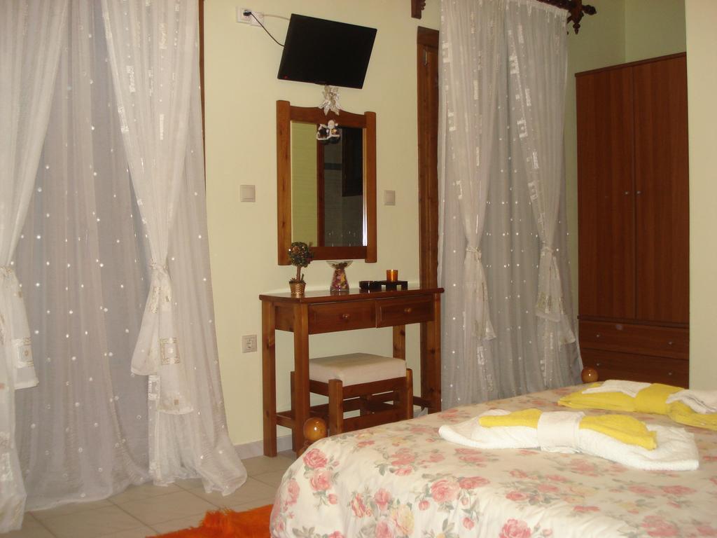 Iris Hotel Arachova Buitenkant foto
