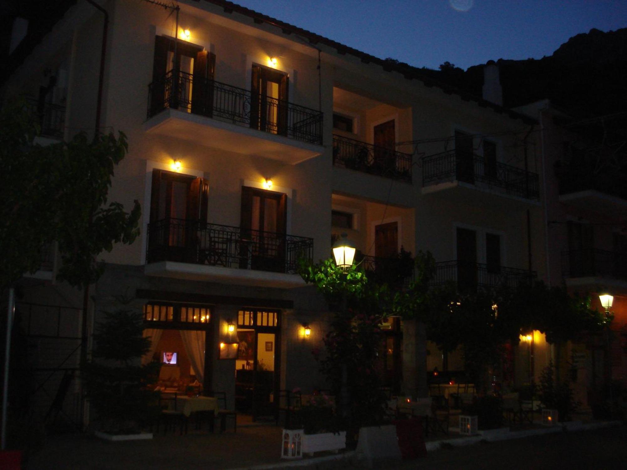 Iris Hotel Arachova Buitenkant foto