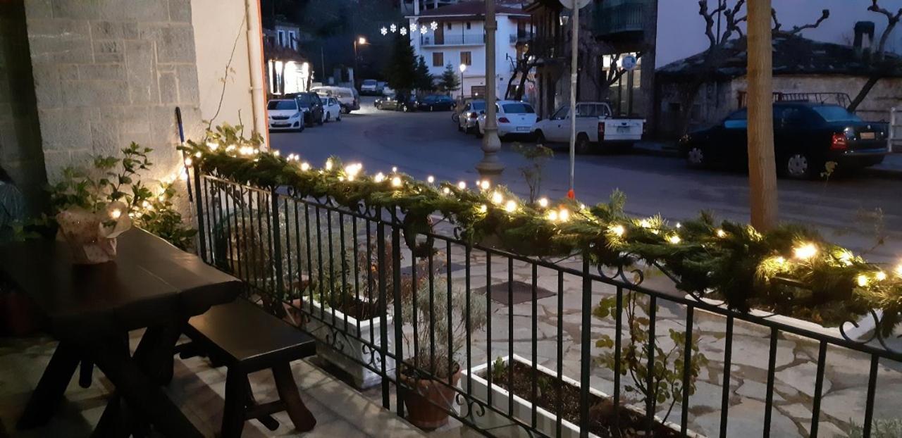 Iris Hotel Arachova Buitenkant foto